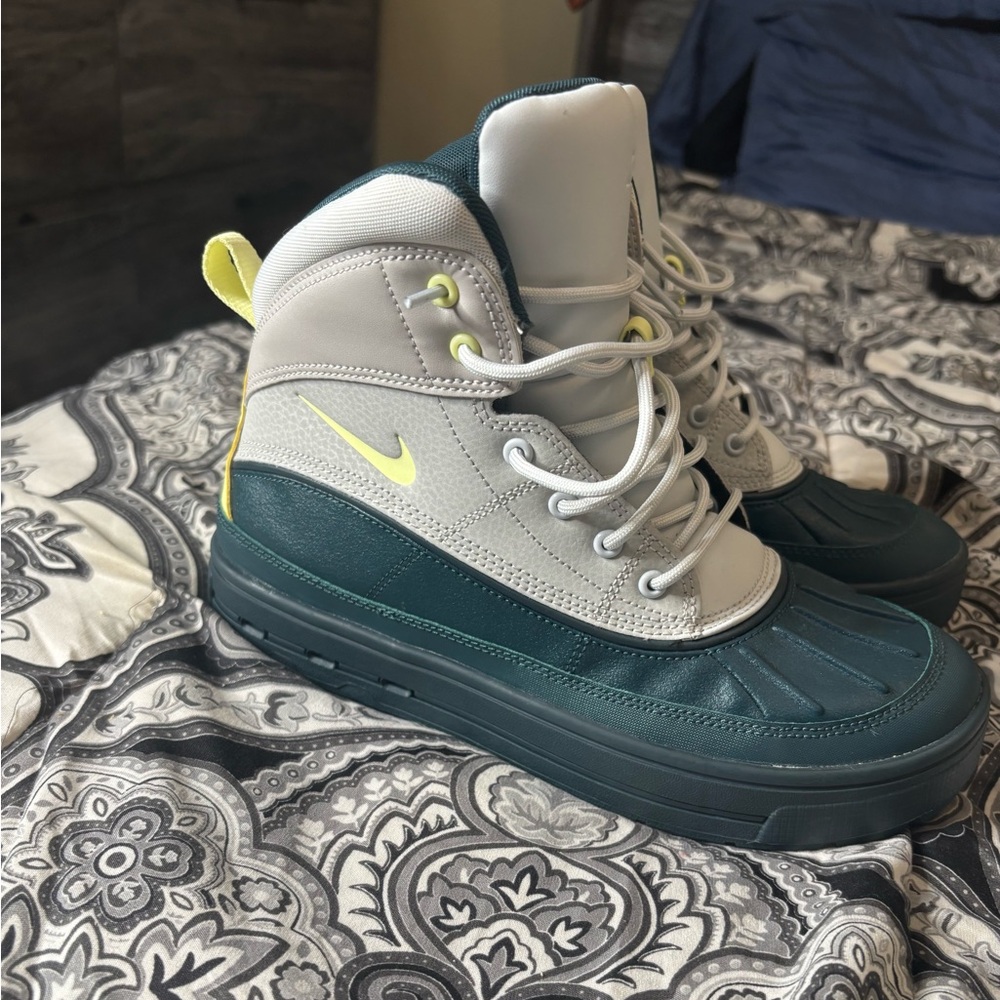 Nike Green and Gray Winter Boots